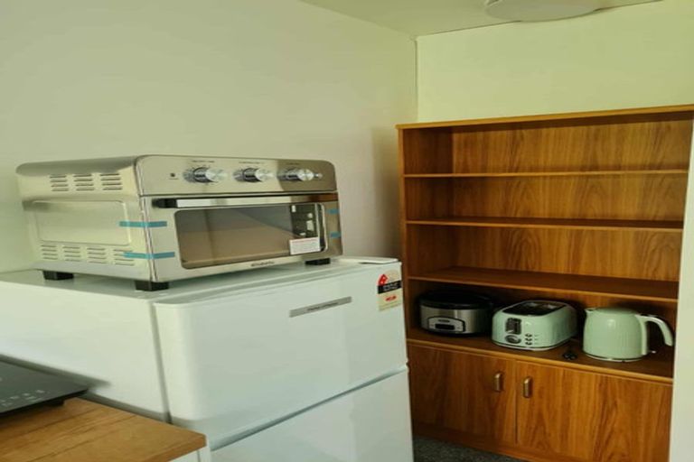 Photo of property in 28 Arataki Road, Havelock North, 4130