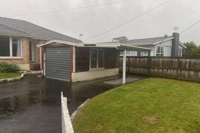 Photo of property in 2b Springbank Lane, Te Atatu Peninsula, Auckland, 0610