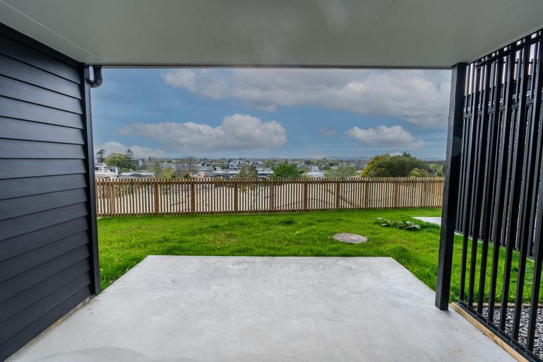Photo of property in 1/12 Ruakiwi Road, Hamilton Lake, Hamilton, 3204