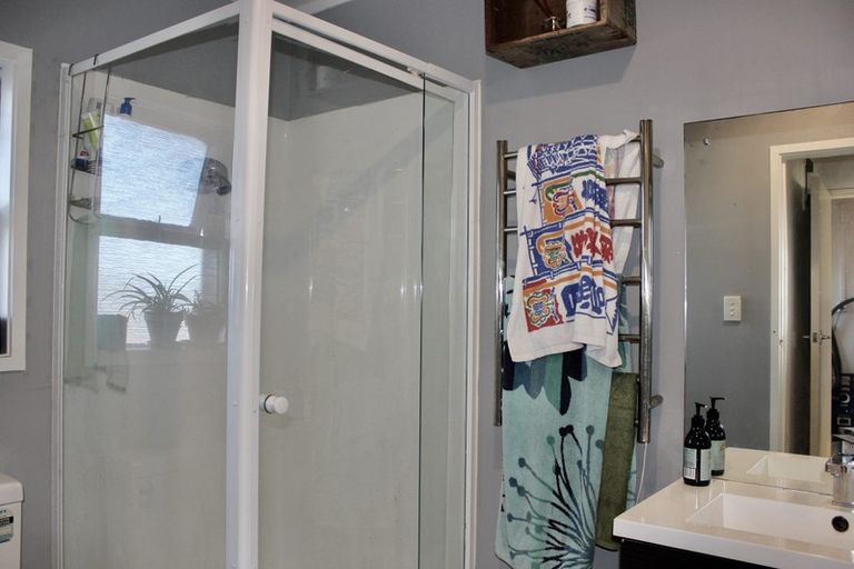 Photo of property in 2/27 Nikau Street, New Lynn, Auckland, 0600