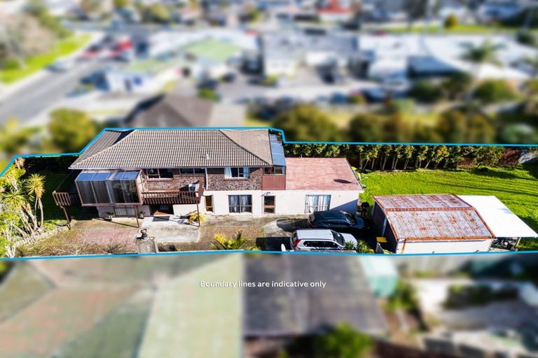 Photo of property in 4 Roberts Road, Te Atatu South, Auckland, 0610