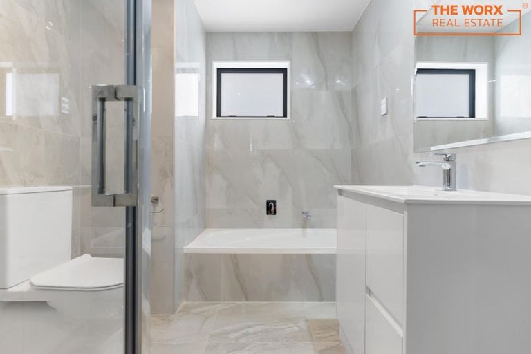 Photo of property in 35c Dreadon Road, Manurewa, Auckland, 2102