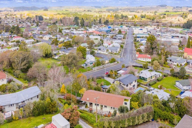 Photo of property in 6 Domain Road, Waipawa, 4210