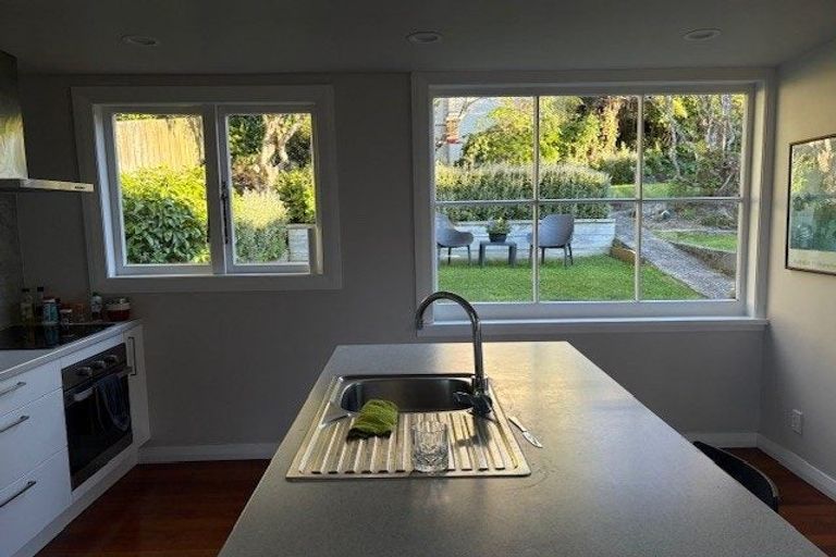 Photo of property in 11 Norfolk Street, Northland, Wellington, 6012