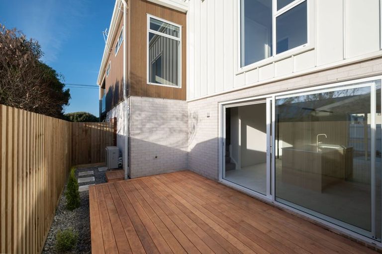 Photo of property in 5a Gill Avenue, Te Atatu Peninsula, Auckland, 0610