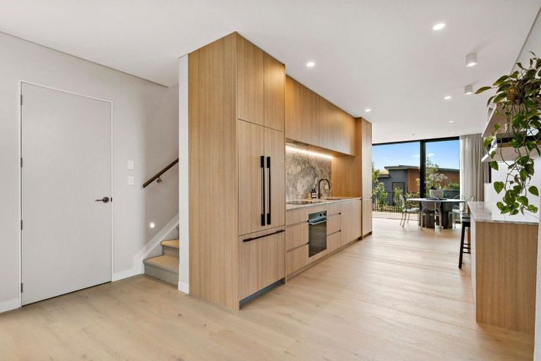 Photo of property in 21a Arahia Street, Northcote, Auckland, 0627