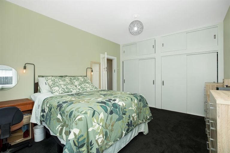 Photo of property in 275 Great North Road, Henderson, Auckland, 0612
