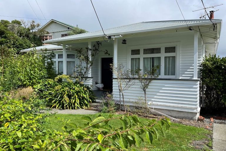 Photo of property in 62 Creswick Terrace, Northland, Wellington, 6012
