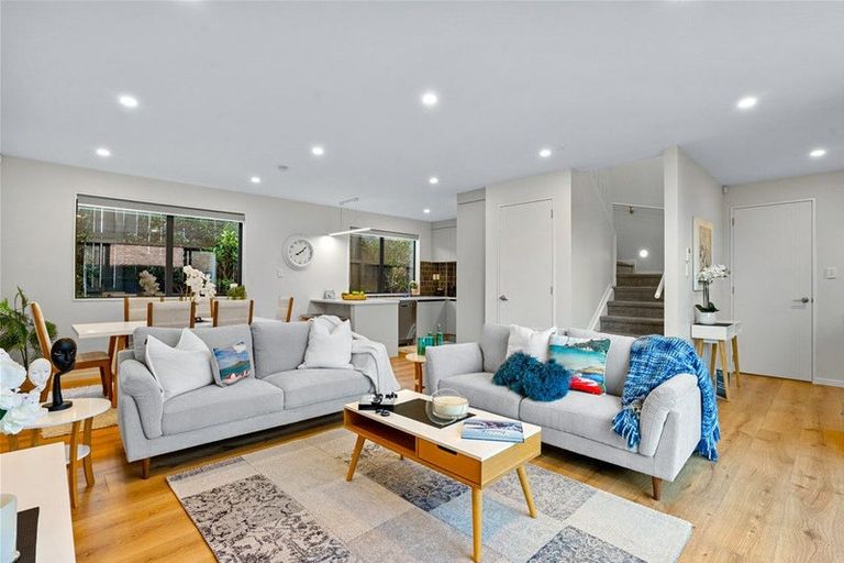 Photo of property in 112b Hutchinson Avenue, New Lynn, Auckland, 0600
