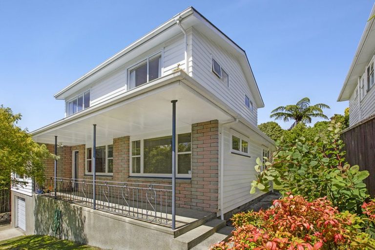 Photo of property in 5 Magdalen Street, Tawa, Wellington, 5028