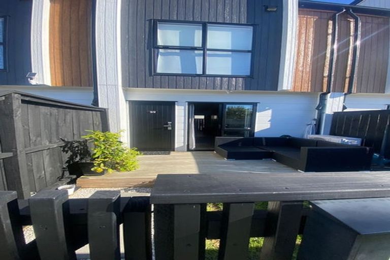 Photo of property in 2/2 Anthony Place, Pakuranga, Auckland, 2010