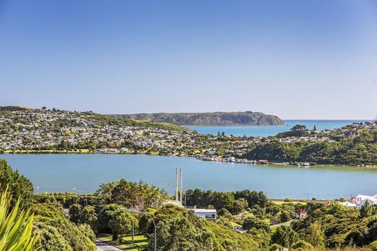 Photo of property in 3 Greenstone Place, Aotea, Porirua, 5024
