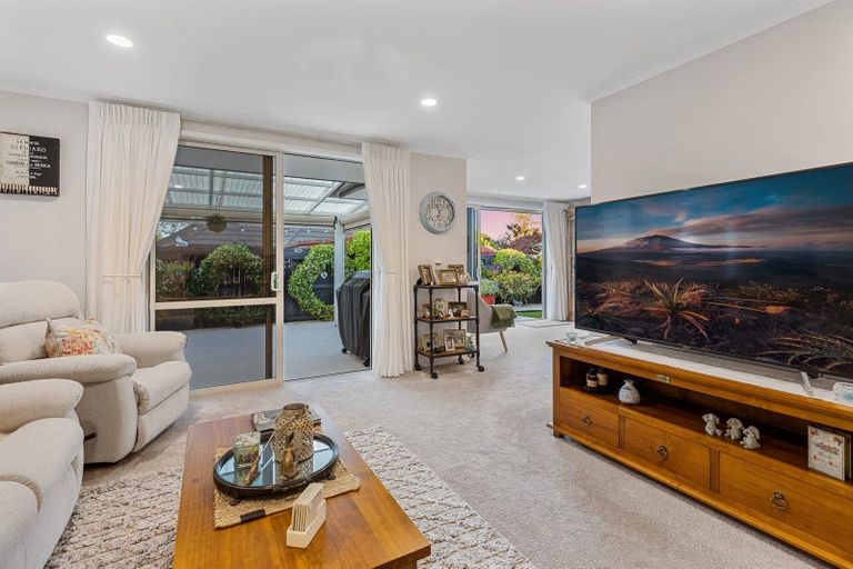 Photo of property in 17 Hansard Place, Bethlehem, Tauranga, 3110
