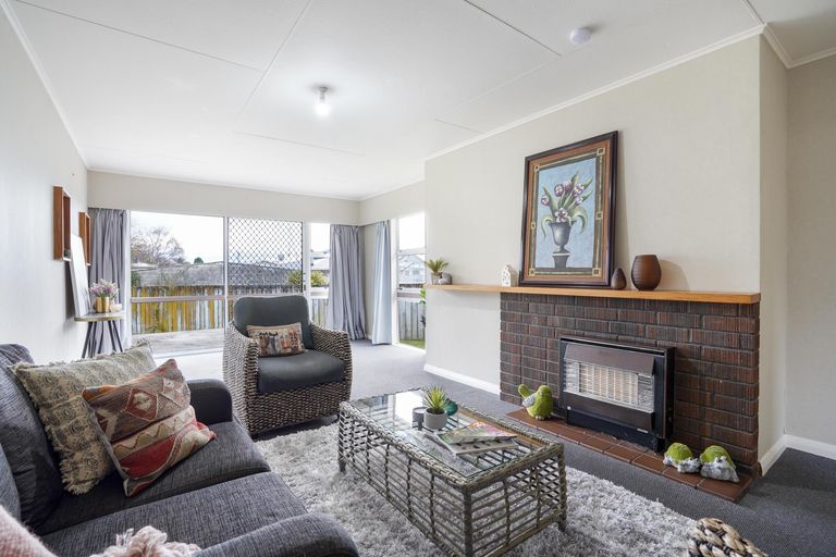 Photo of property in 8 Hendon Place, West End, Palmerston North, 4412