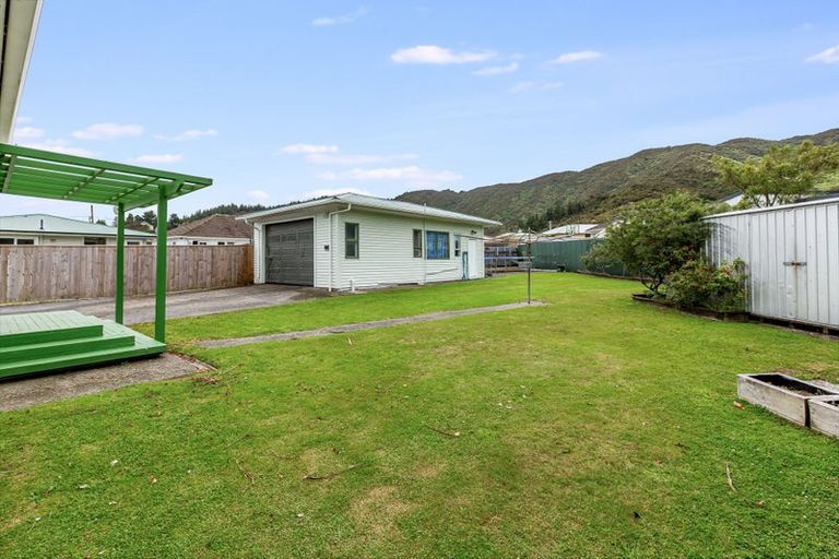 Photo of property in 51 Russell Road, Wainuiomata, Lower Hutt, 5014