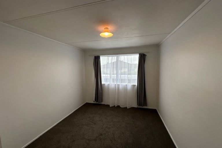 Photo of property in 33 Lincoln Park Avenue, Massey, Auckland, 0614