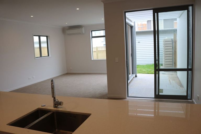 Photo of property in 94 Hobsonville Point Road, Hobsonville, Auckland, 0616