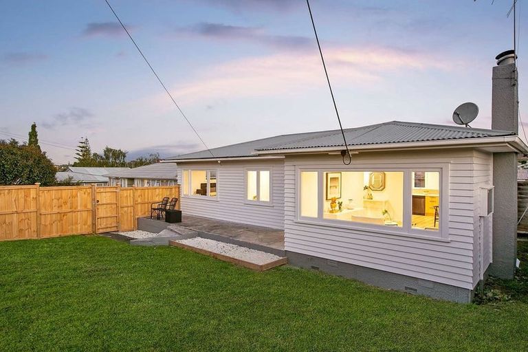 Photo of property in 17 Lancaster Road, Beach Haven, Auckland, 0626