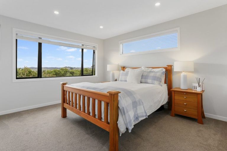 Photo of property in 7 Nerehana Place, Red Beach, 0932