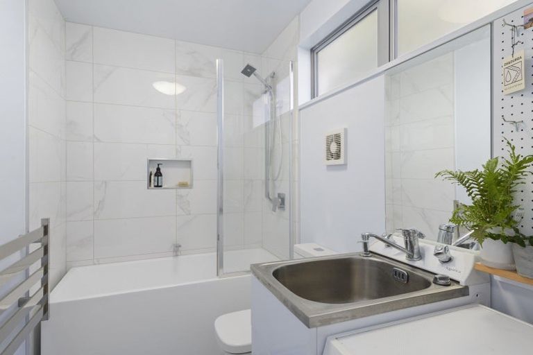 Photo of property in 64 Hewitts Road, Merivale, Christchurch, 8014