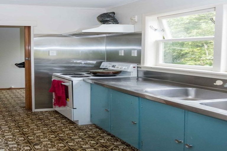 Photo of property in 30a Collier Avenue, Karori, Wellington, 6012