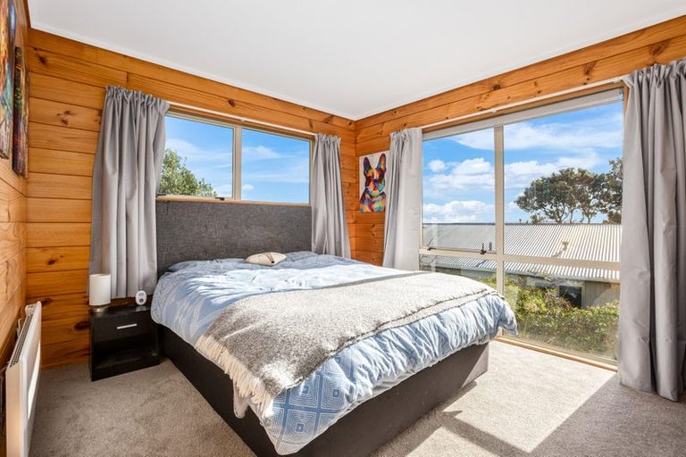 Photo of property in 117a Gloaming Hill, Titahi Bay, Porirua, 5022
