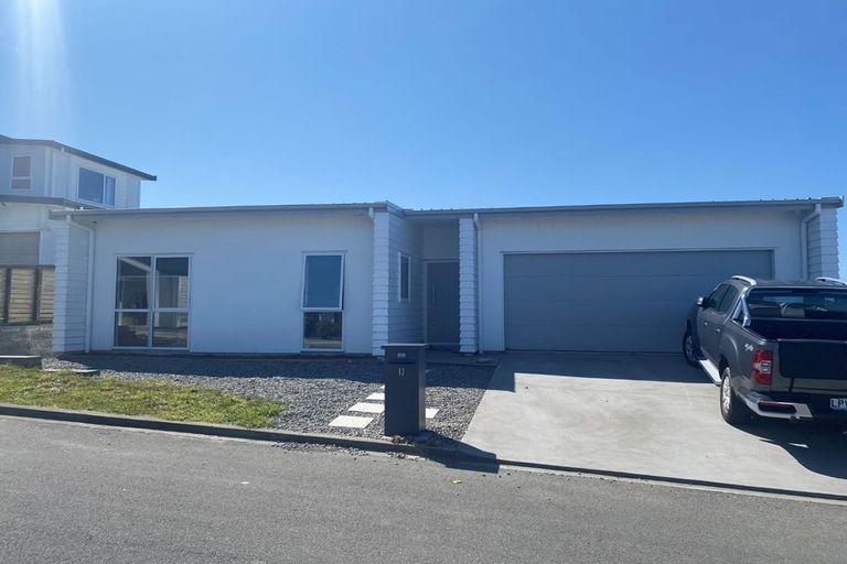 Photo of property in 12 Promontory Crescent, Newlands, Wellington, 6037