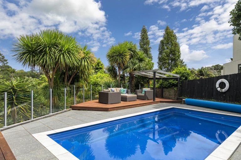 Photo of property in 33 Waipuia Place, Greenhithe, Auckland, 0632