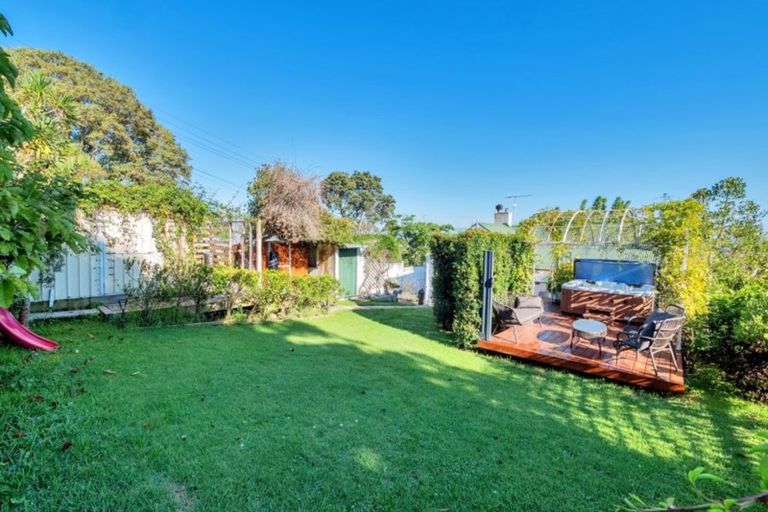 Photo of property in 11 Gow Street, Helensville, 0800