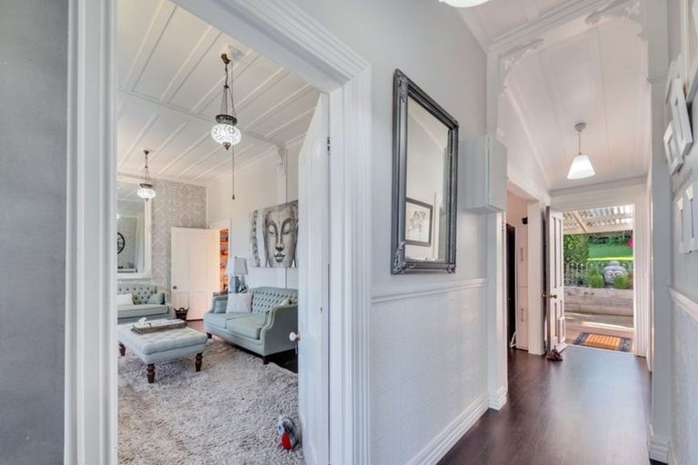 Photo of property in 11 Gow Street, Helensville, 0800