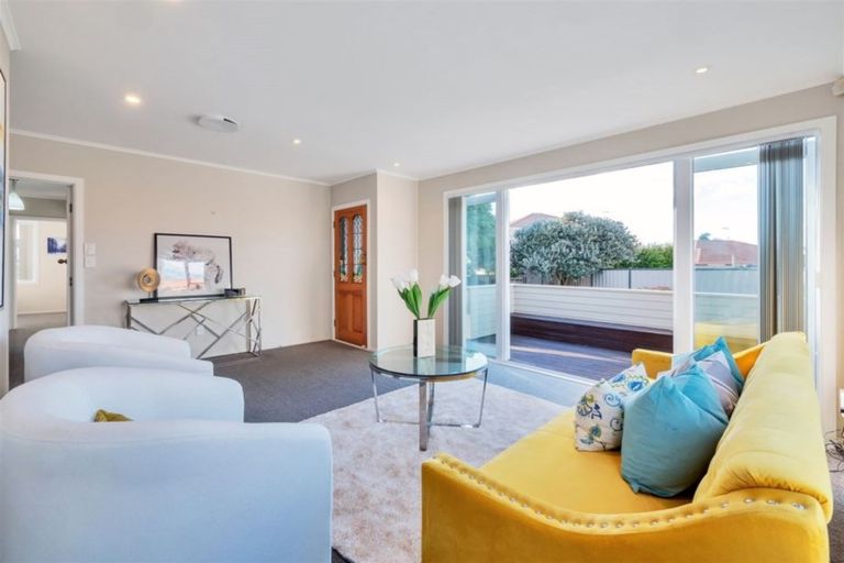 Photo of property in 81 Sturges Road, Henderson, Auckland, 0612