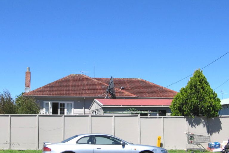 Photo of property in 2/200 Onewa Road, Birkenhead, Auckland, 0626
