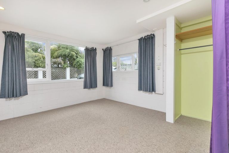 Photo of property in 16 Coronation Road, Glenfield, Auckland, 0627