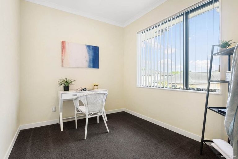 Photo of property in 17 Ohau Court, Fairview Heights, Auckland, 0632