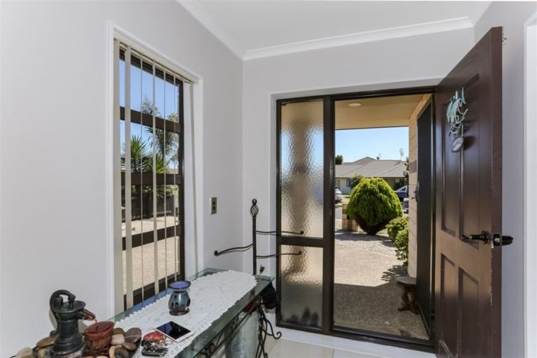 Photo of property in 9 Mccall Drive, Waiuku, 2123