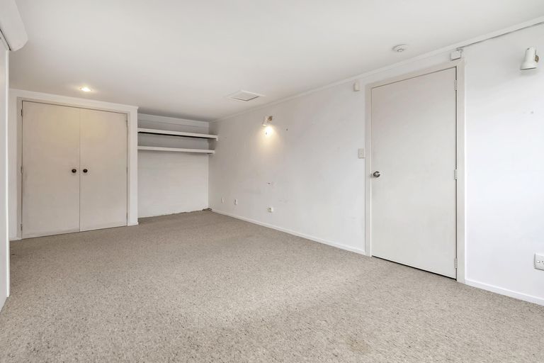Photo of property in 16 Coronation Road, Glenfield, Auckland, 0627