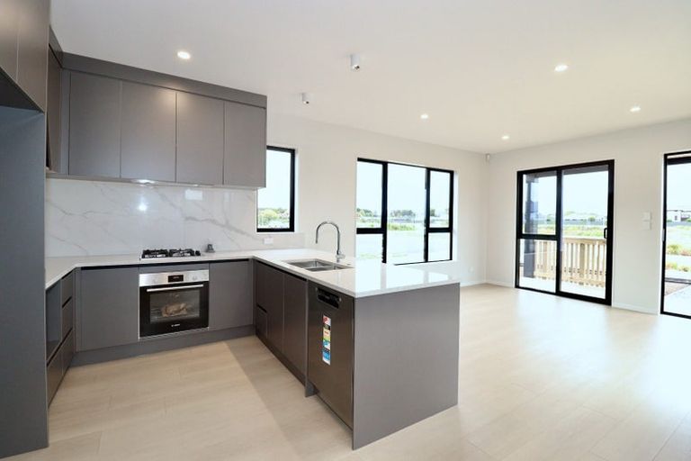 Photo of property in 13 Ngakau Road, Karaka, 2113