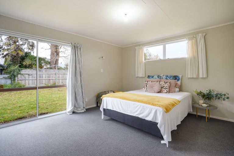 Photo of property in 8 Hendon Place, West End, Palmerston North, 4412