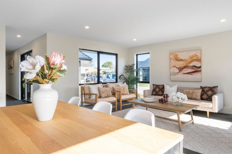 Photo of property in 2 Graeme Cooper Lane, Avonhead, Christchurch, 8042