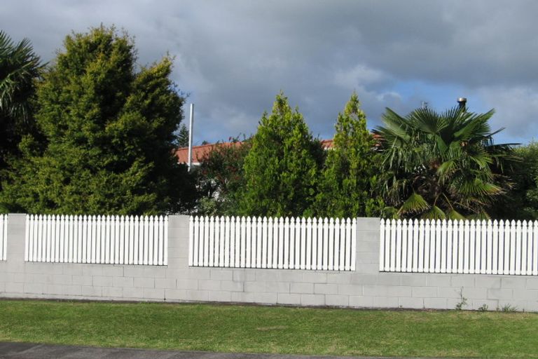 Photo of property in 9 Gill Avenue, Te Atatu Peninsula, Auckland, 0610