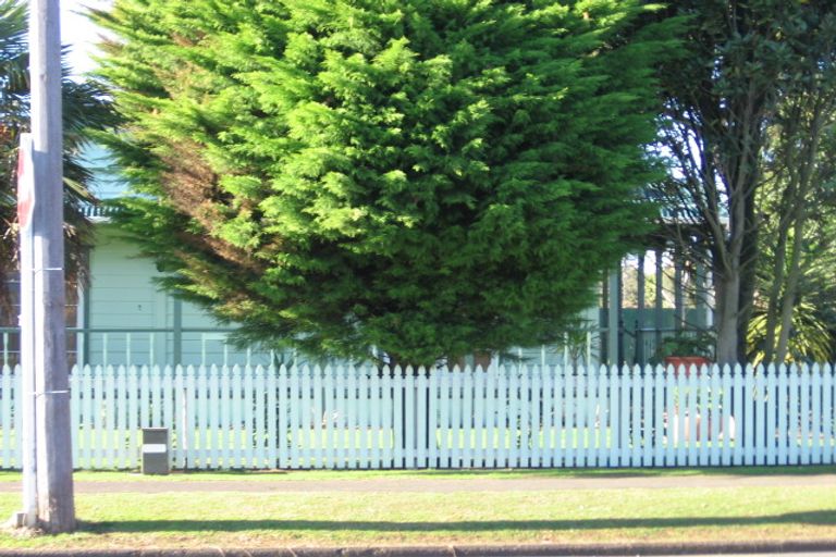 Photo of property in 1/1 Grove Road, Papakura, 2110