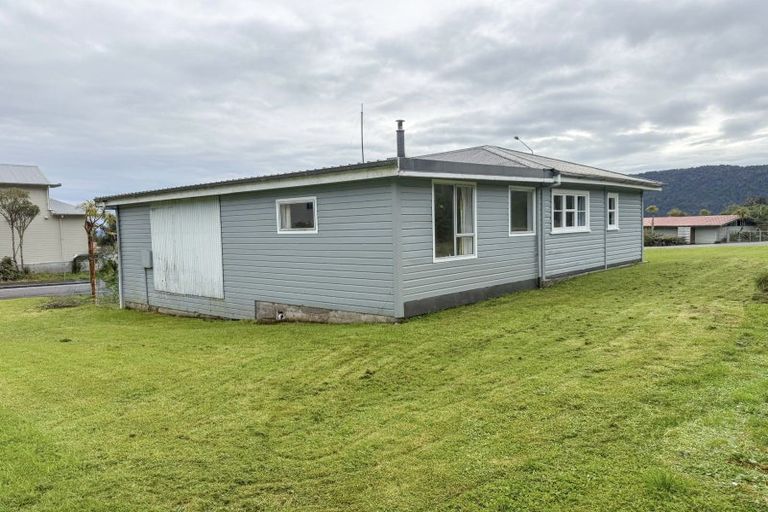 Photo of property in 13 Main Road, Fox Glacier, 7886