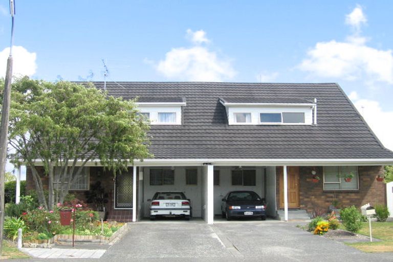 Photo of property in 9f2- Roband Crescent, Brown Owl, Upper Hutt, 5018