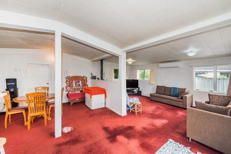 Photo of property in 16 Walton Road, Paraparaumu Beach, Paraparaumu, 5032
