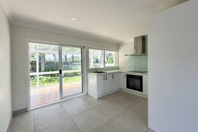 Photo of property in 2/22 Gladys Avenue, Glenfield, Auckland, 0629