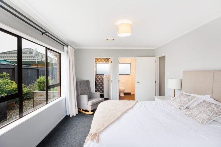 Photo of property in 77 Pacific Drive, Fitzherbert, Palmerston North, 4410