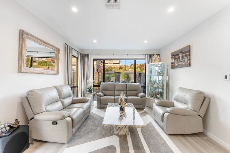 Photo of property in 13 Michael Richard Place, East Tamaki Heights, Auckland, 2016
