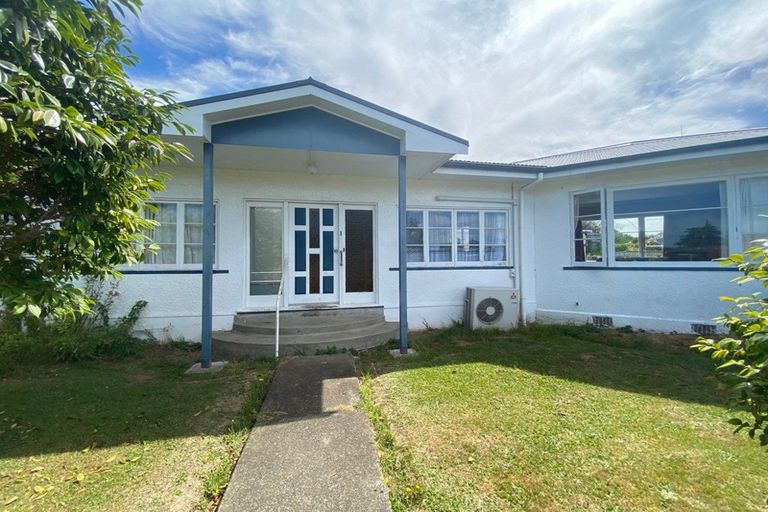 Photo of property in 1 Henderson Street, Dannevirke, 4930