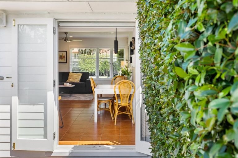 Photo of property in 5 Kervil Avenue, Te Atatu Peninsula, Auckland, 0610