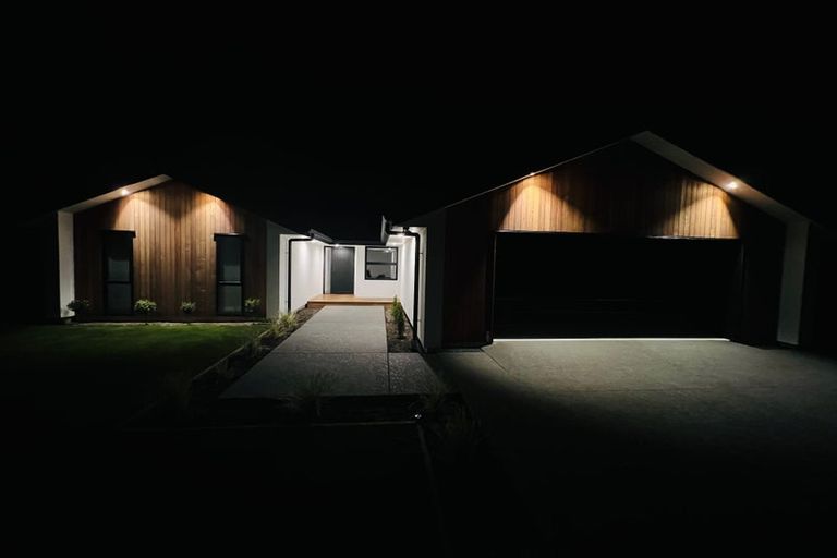 Photo of property in 42b Moeraki Road, Maoribank, Upper Hutt, 5018